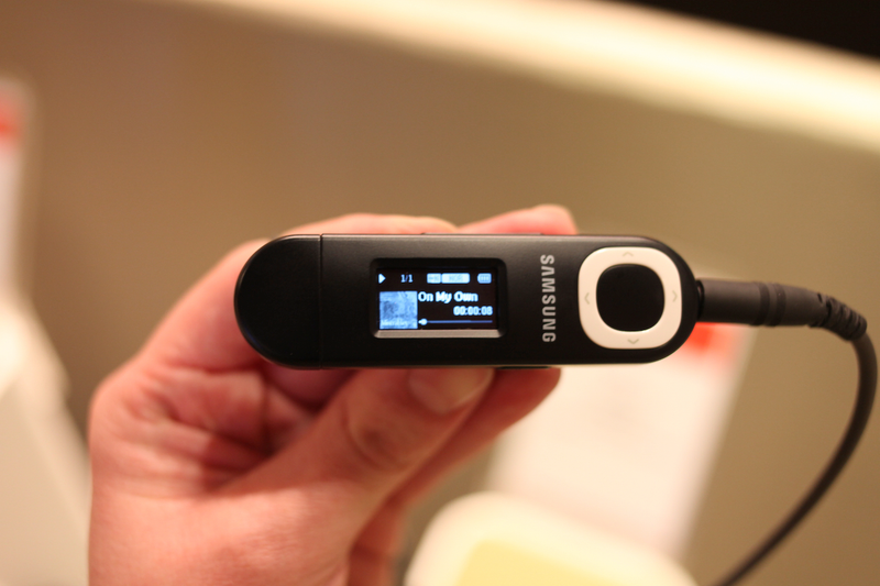 Illustration for article titled Video Hands On: Samsung's New Q2 and U5 MP3 Players